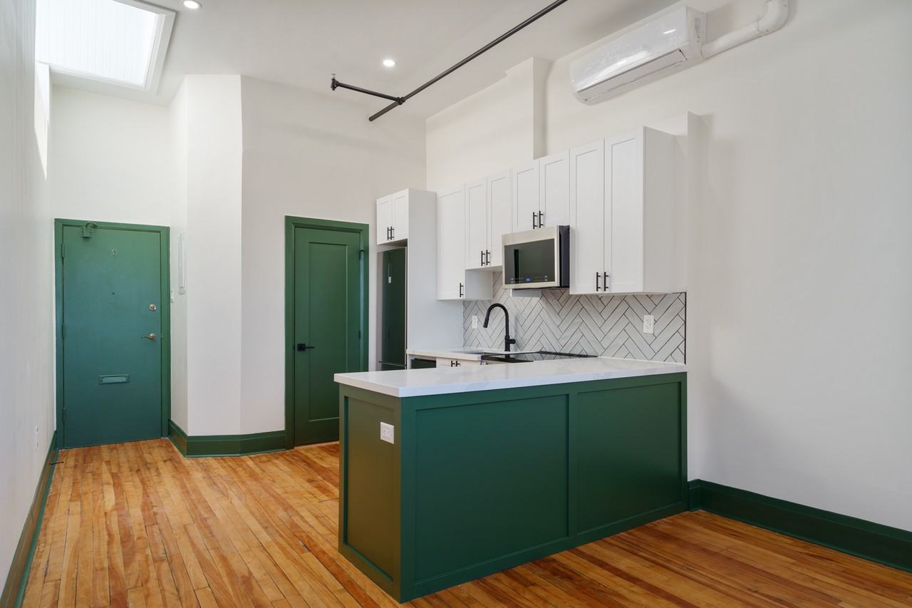 72 James Street North - Photo 4 of 12