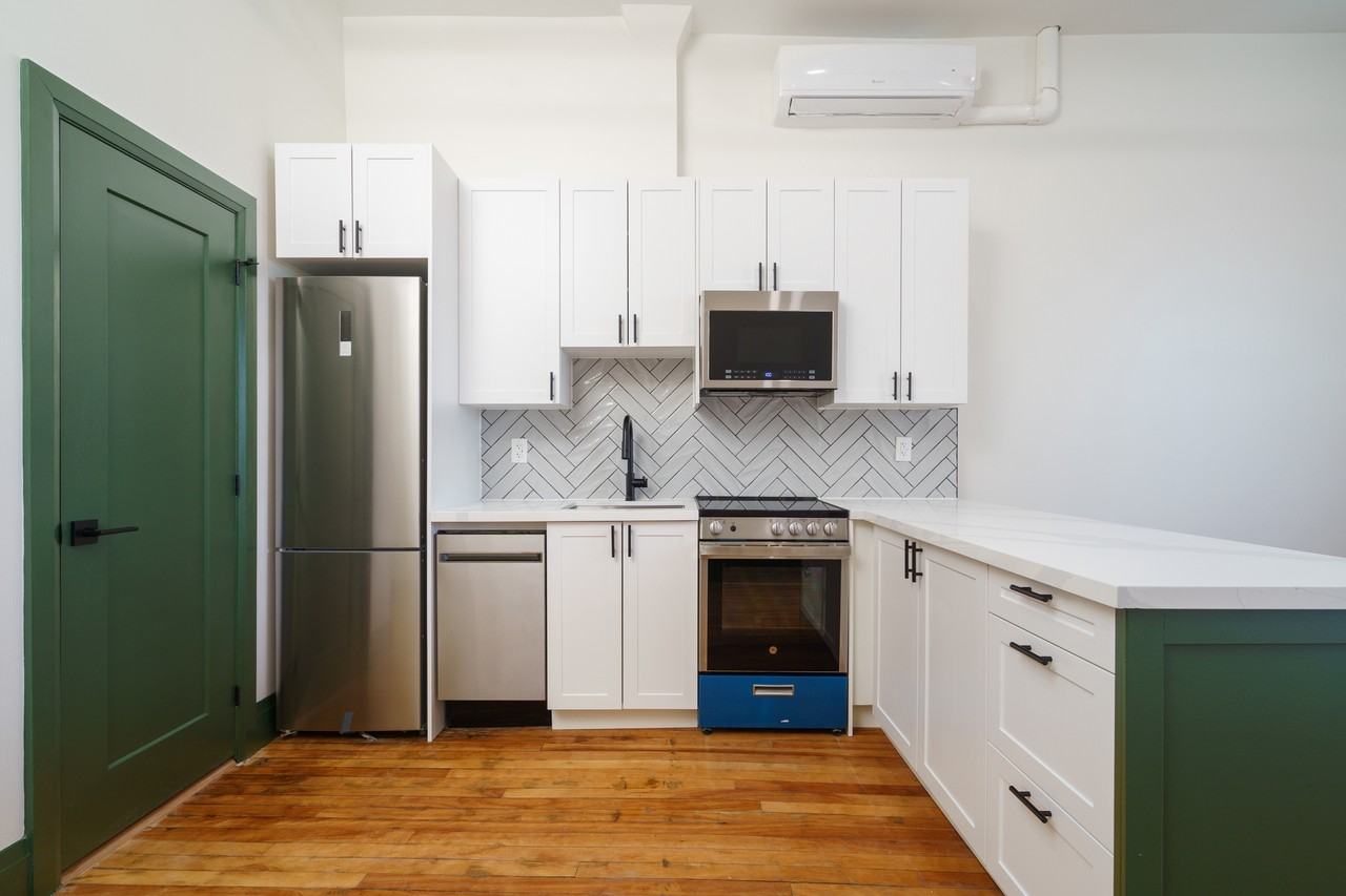 72 James Street North - Photo 2 of 12