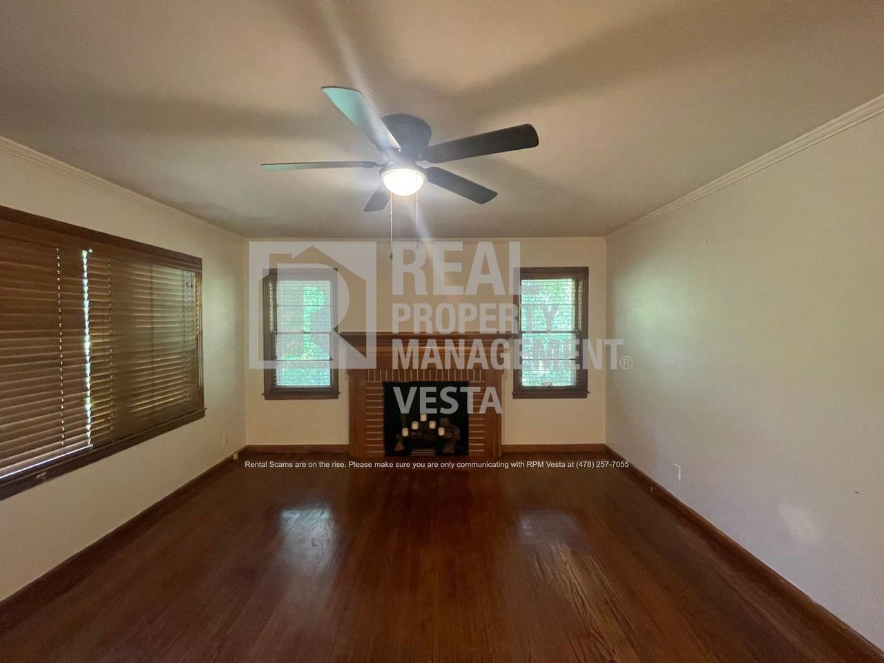2670 Pierce Dr N - Photo 2 of 17