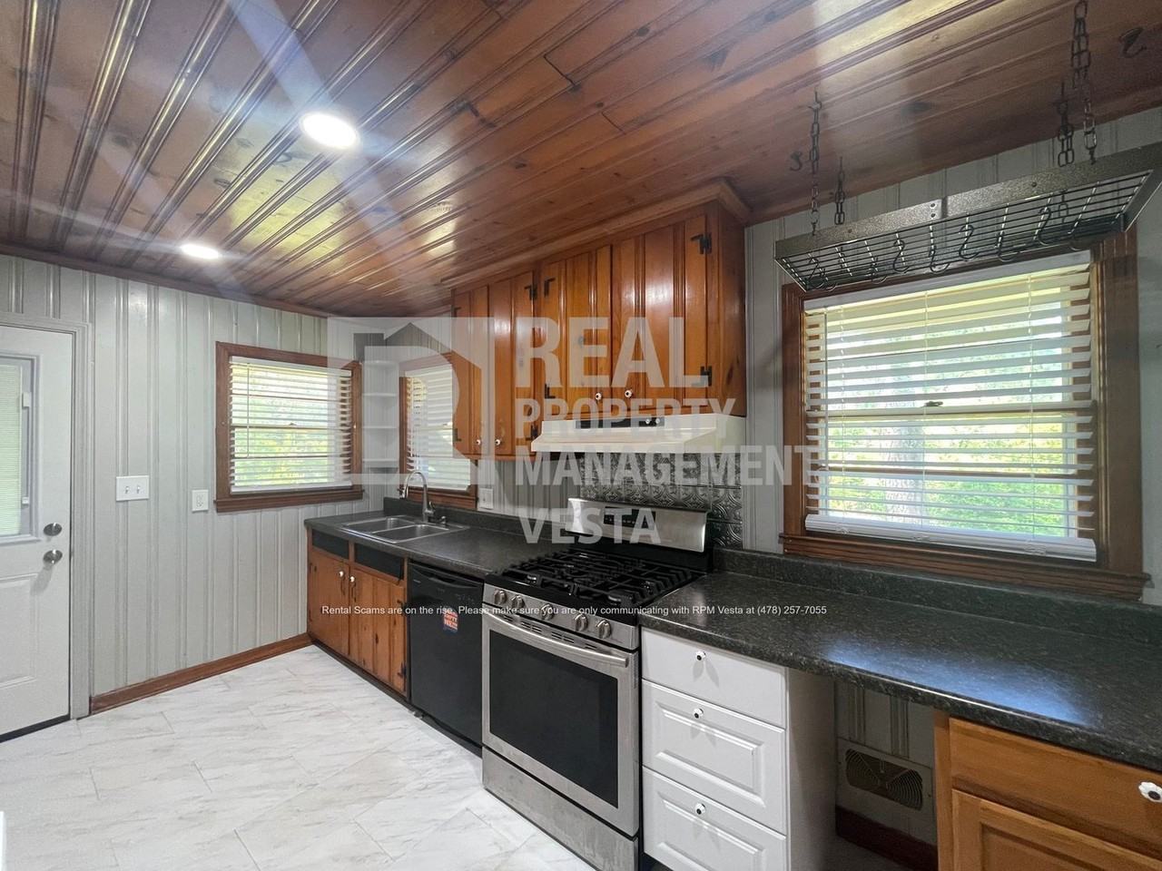 2670 Pierce Dr N - Photo 5 of 17