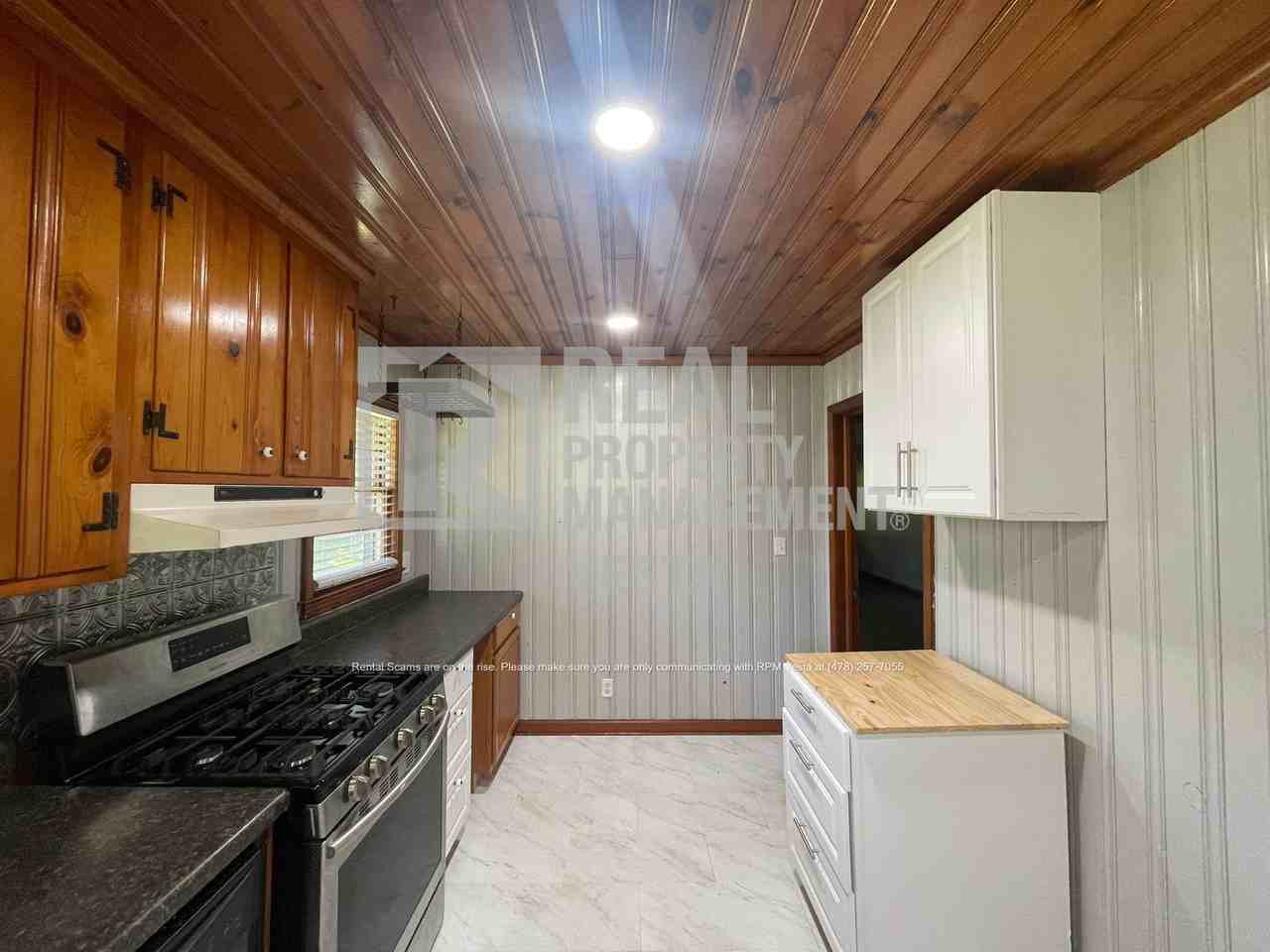2670 Pierce Dr N - Photo 6 of 17
