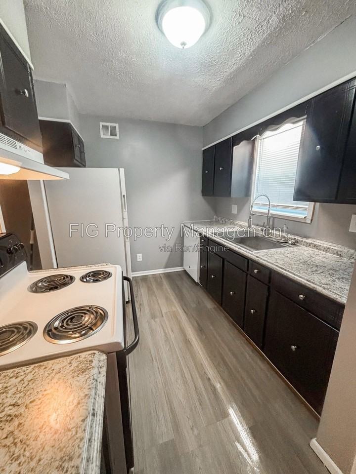 1433 Stratford Rd #10 - Photo 2 of 9