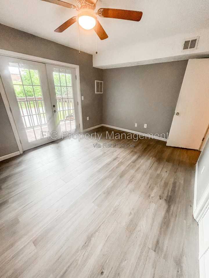 1433 Stratford Rd #10 - Photo 3 of 9
