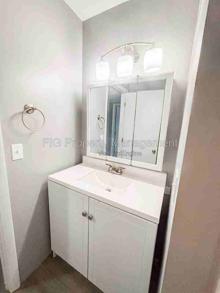 1433 Stratford Rd #10 - Photo 6 of 9