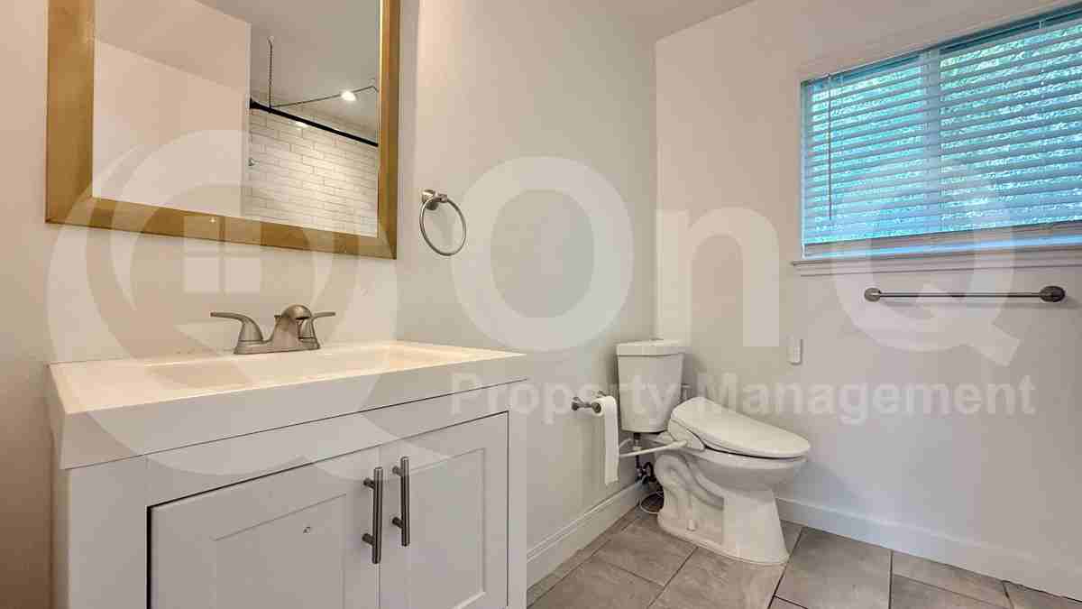 5504 Northdale Dr - Photo 2 of 33