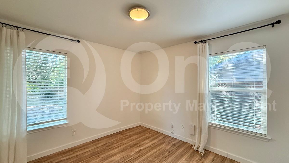 5504 Northdale Dr - Photo 5 of 33