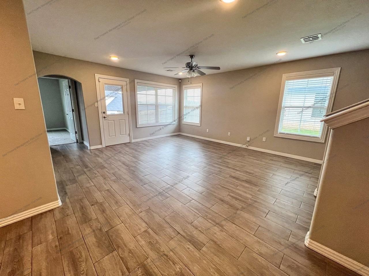 6621 Leightyn Ln - Photo 5 of 19