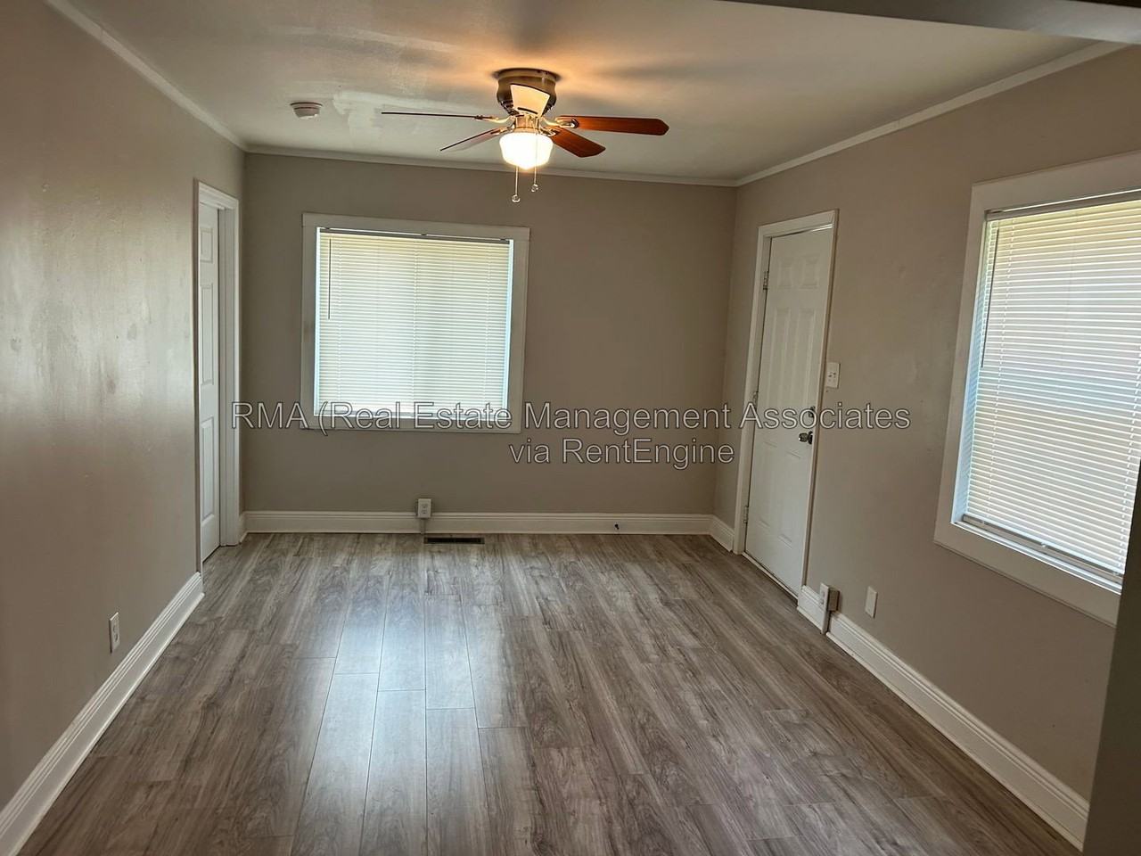 915 E Broadway St - Photo 5 of 7