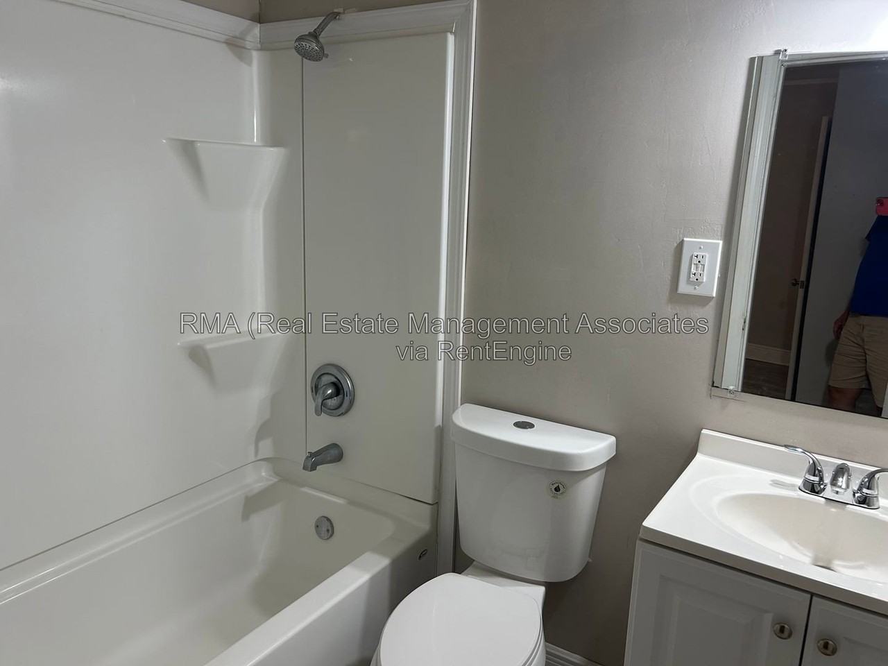 915 E Broadway St - Photo 7 of 7