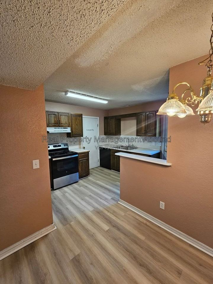 8011 N 117th East Ave - Photo 4 of 13
