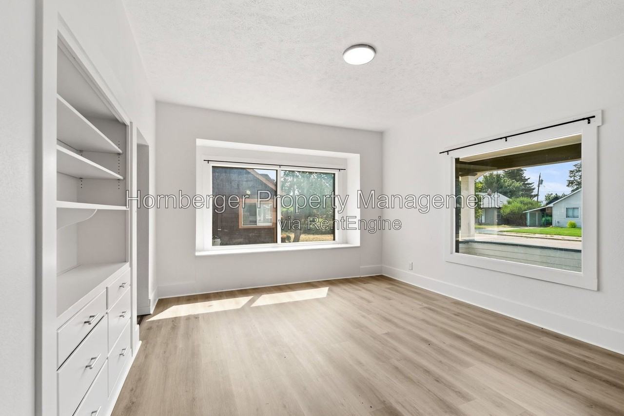 2719 E Columbia Ave - Photo 2 of 36