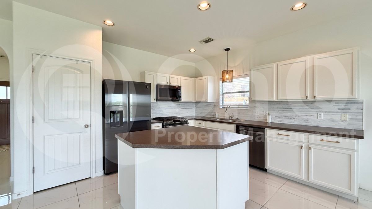 12224 Timber Heights Dr - Photo 4 of 28