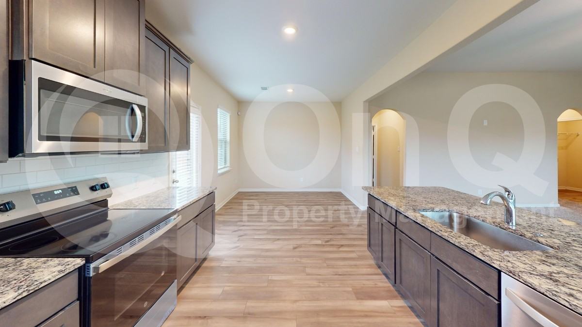 304 Tranquil Ln - Photo 6 of 31