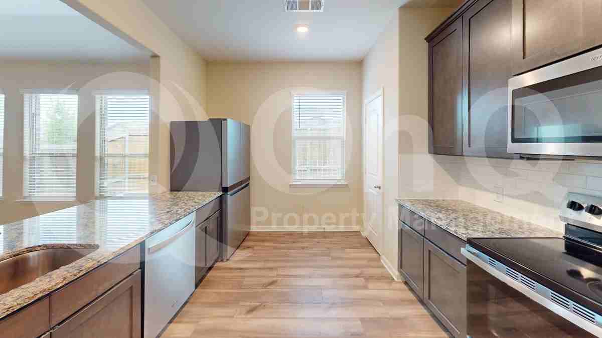 304 Tranquil Ln - Photo 7 of 31