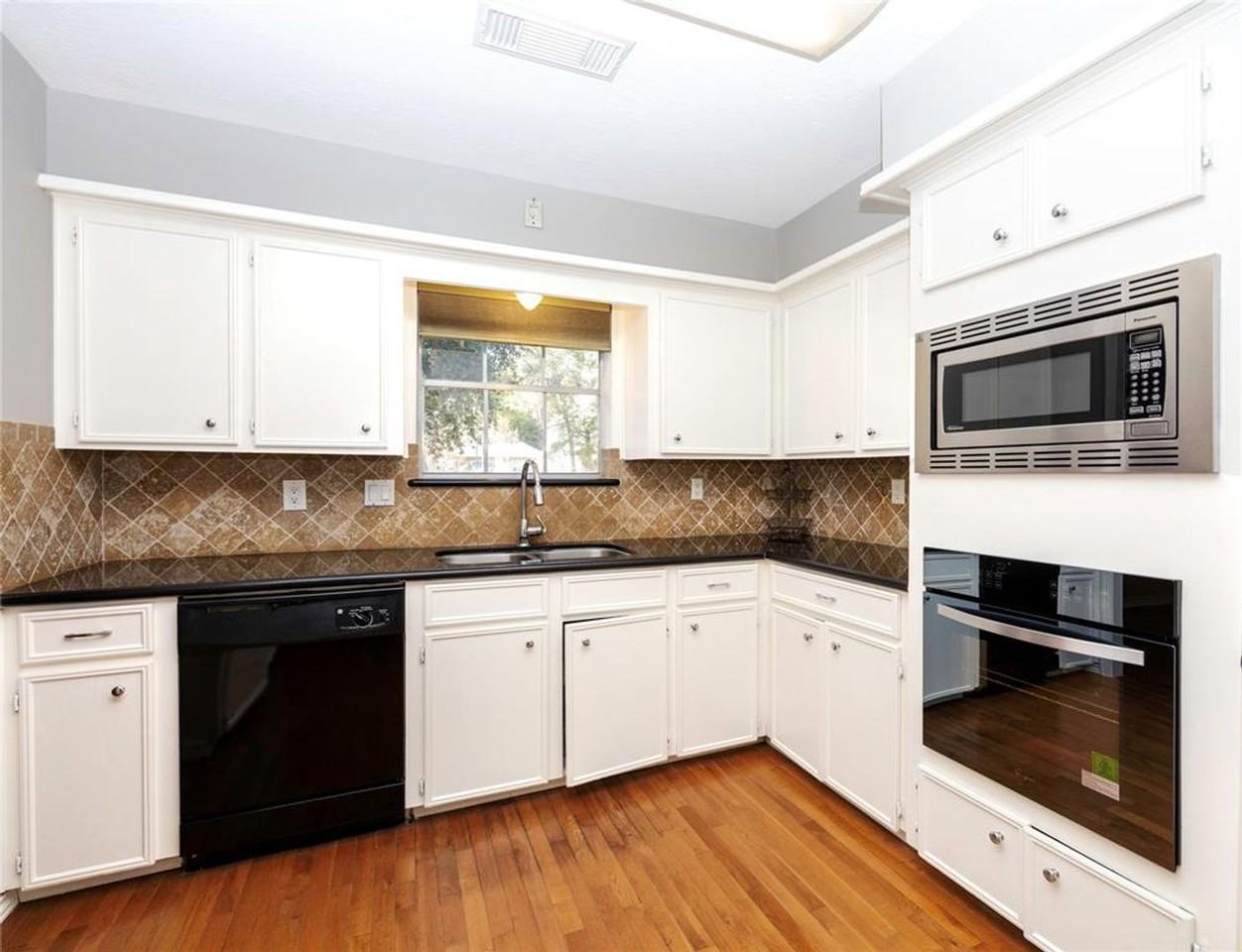8323 Forest Ridge Rd - Photo 4 of 19