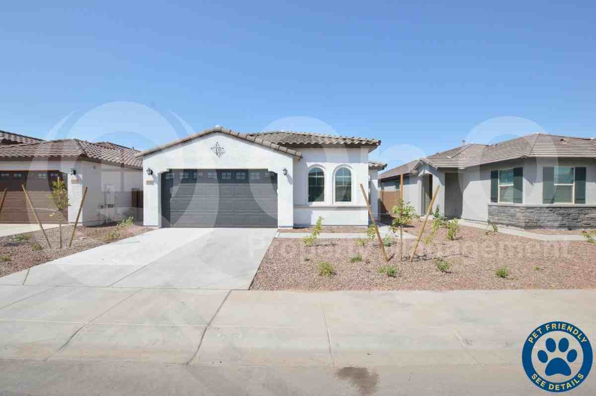 9332 W Glenrosa Ave