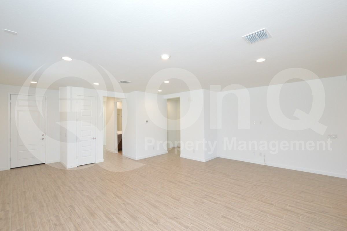 9332 W Glenrosa Ave - Photo 7 of 22