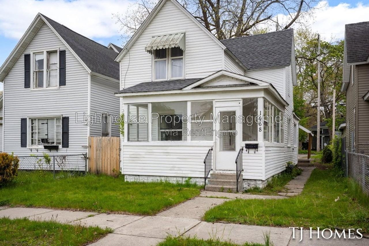 1468 Jiroch St - Photo 2 of 15