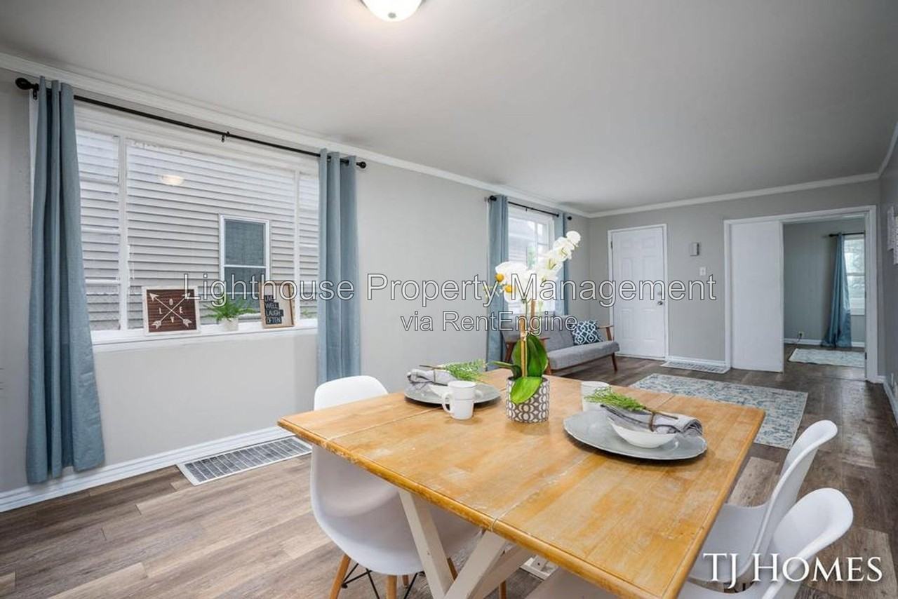 1468 Jiroch St - Photo 6 of 15