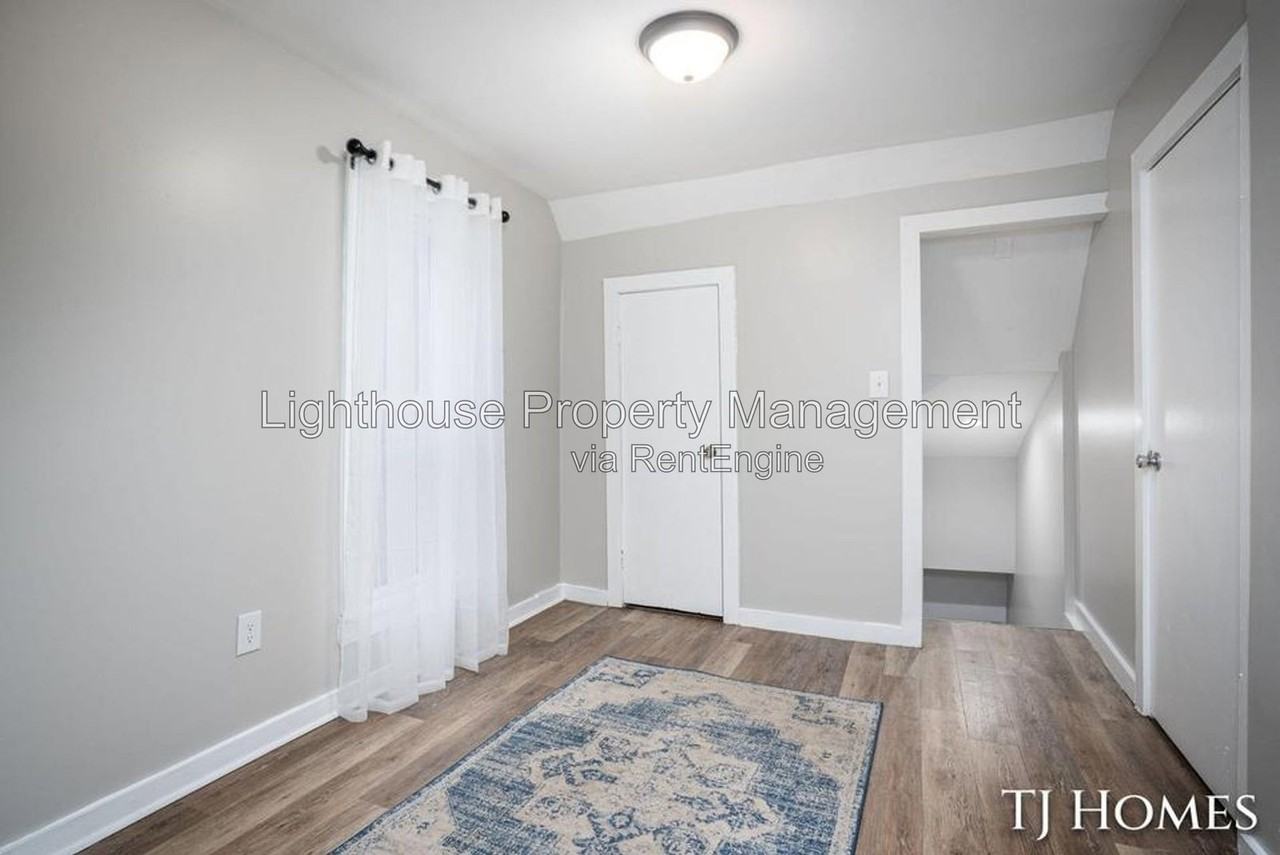 1468 Jiroch St - Photo 7 of 15