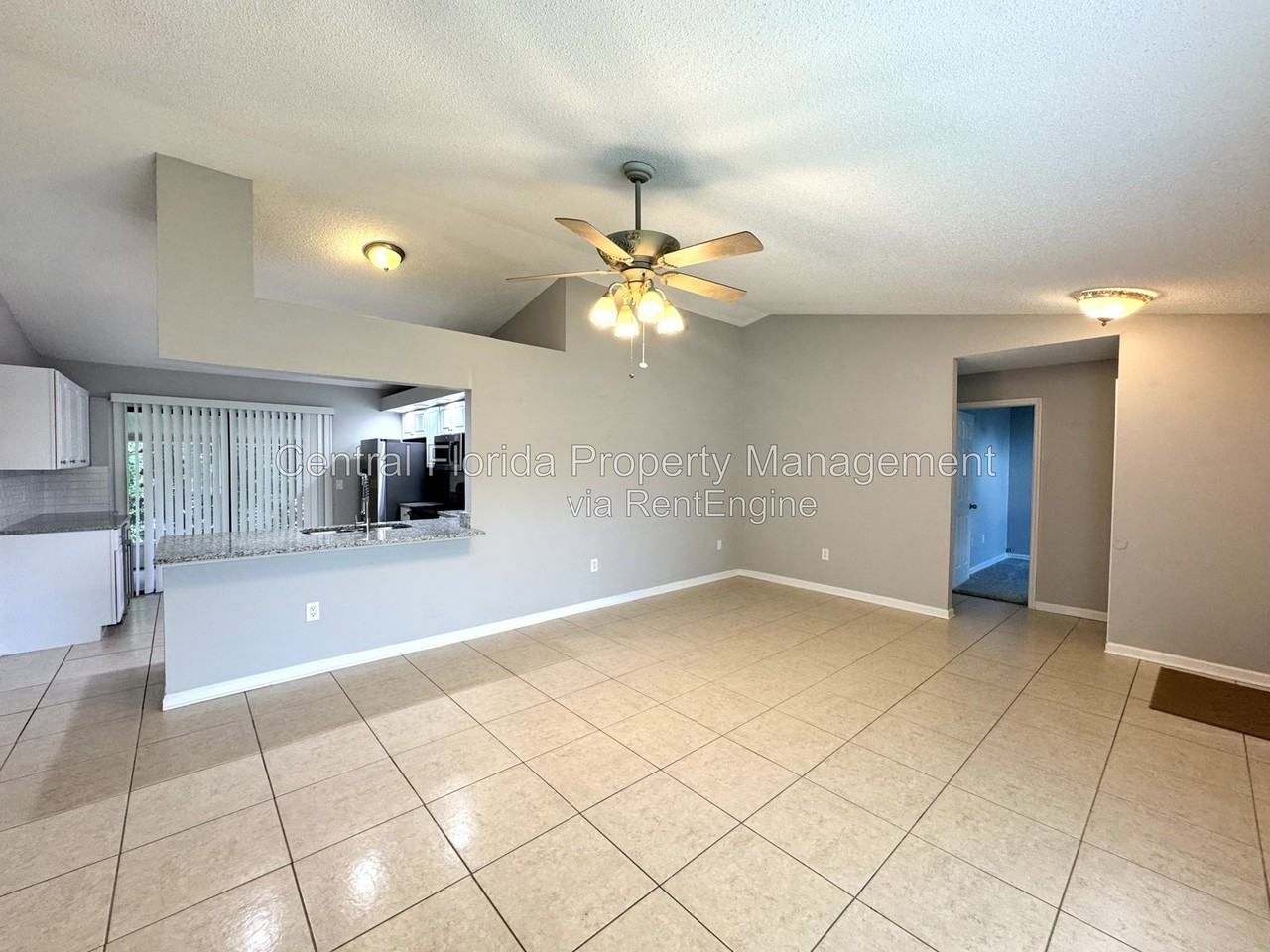 658 Elwood St - Photo 4 of 25