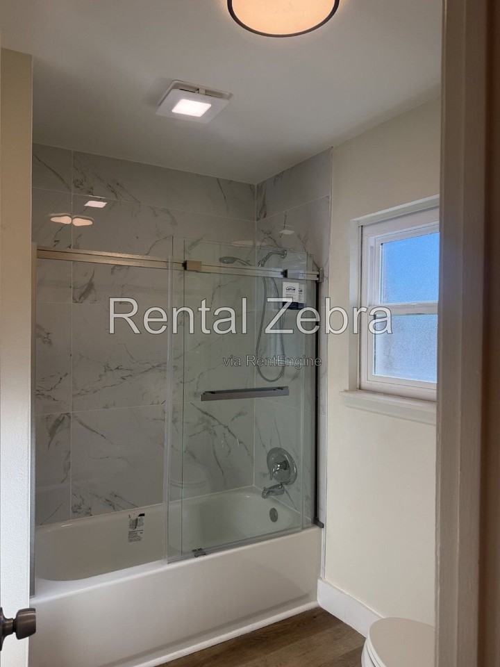 1420 Southwest Blvd #8 - Photo 4 of 11