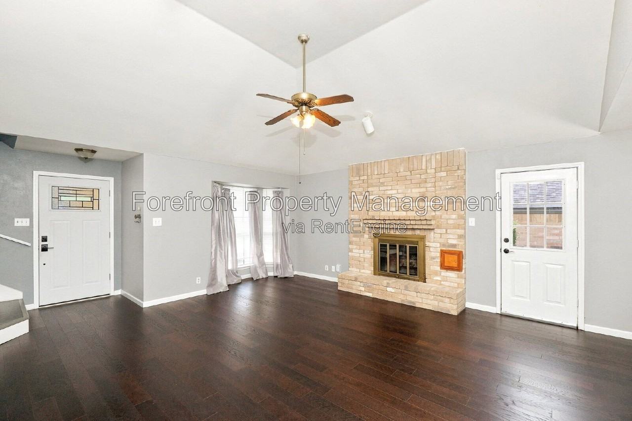 6023 Broadmeadow - Photo 4 of 20
