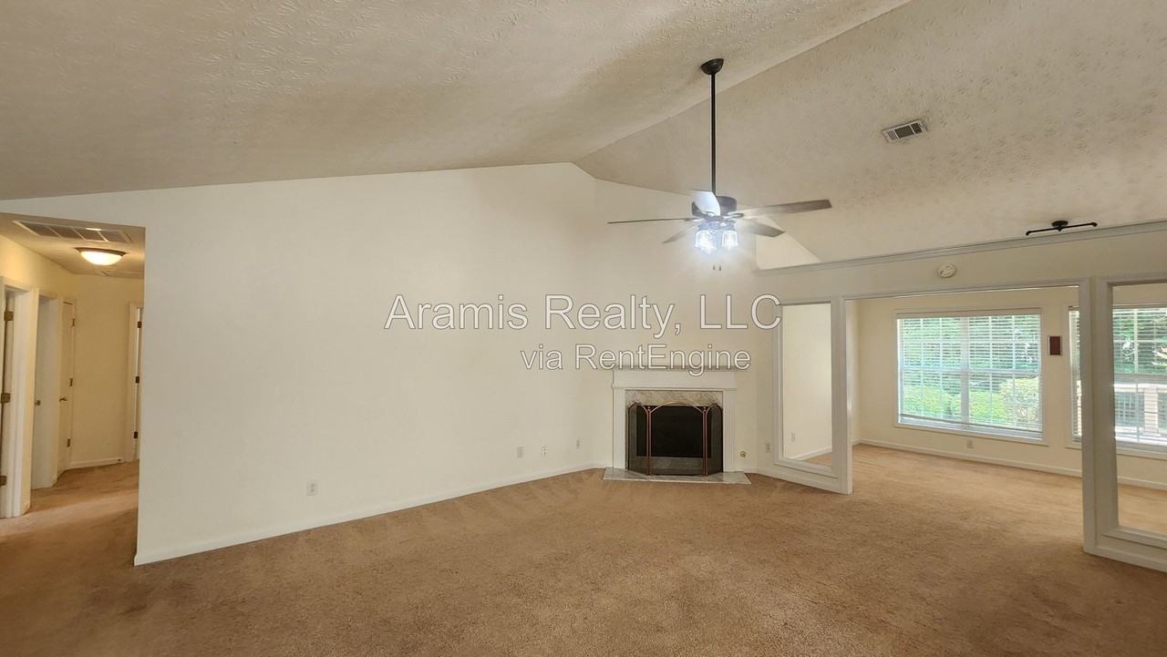 3241 Cranberry Ln - Photo 2 of 18