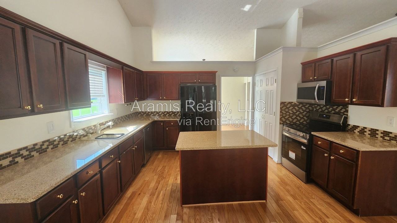 3241 Cranberry Ln - Photo 3 of 18