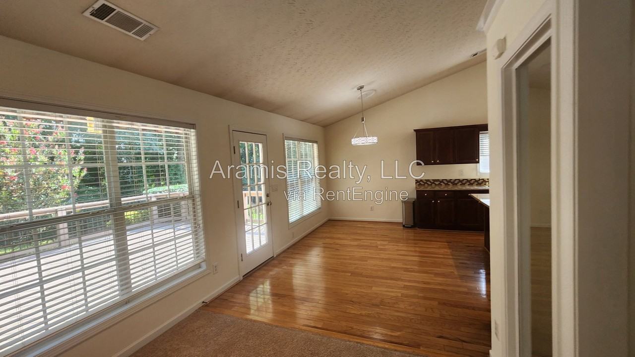 3241 Cranberry Ln - Photo 4 of 18