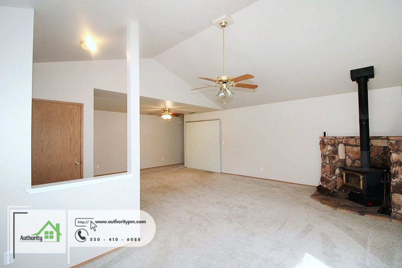 1748 Galaxy Way - Photo 5 of 26