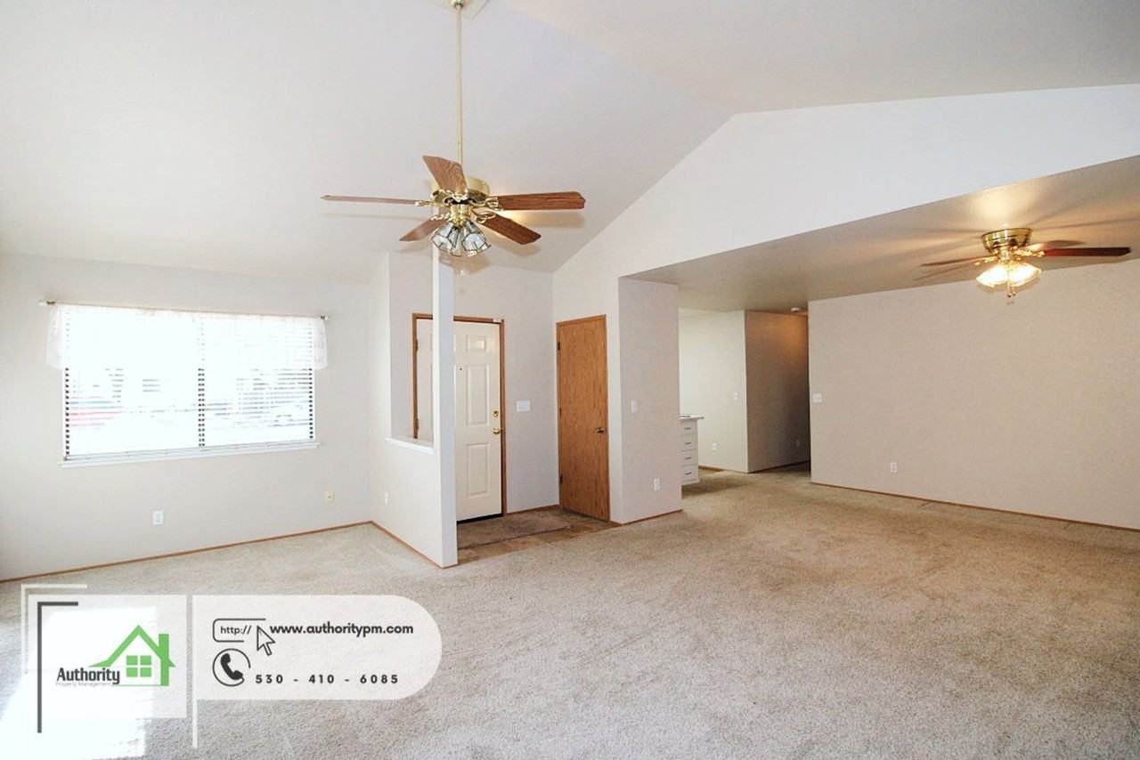 1748 Galaxy Way - Photo 6 of 26