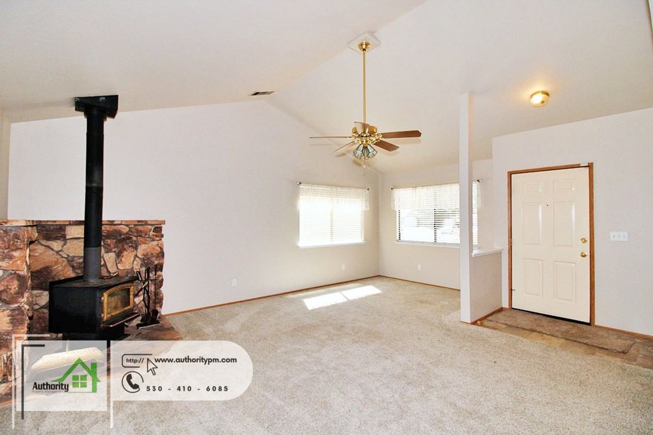 1748 Galaxy Way - Photo 7 of 26