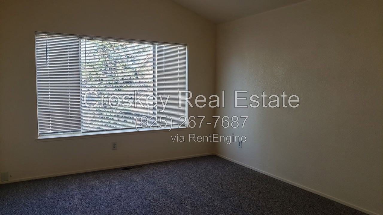 4717 Knollpark Cir - Photo 2 of 14