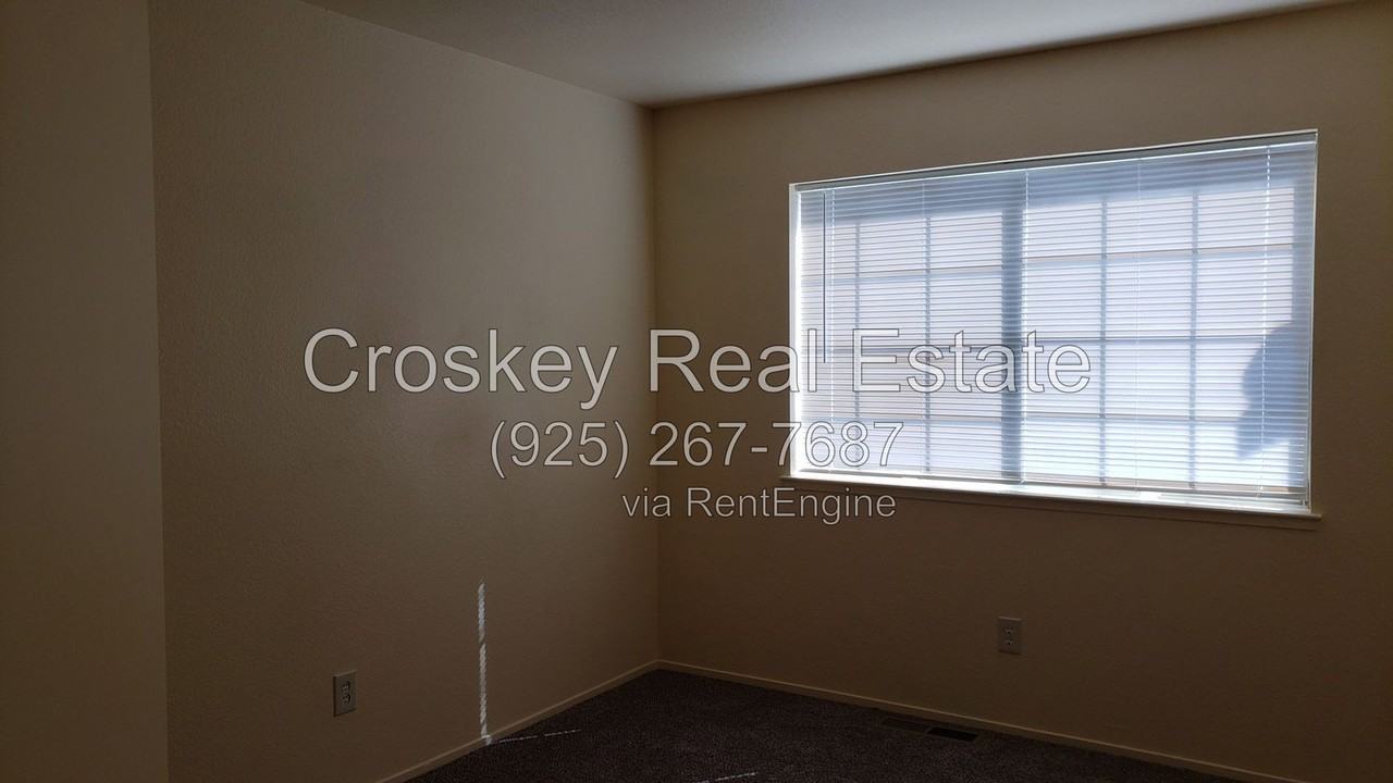 4717 Knollpark Cir - Photo 3 of 14