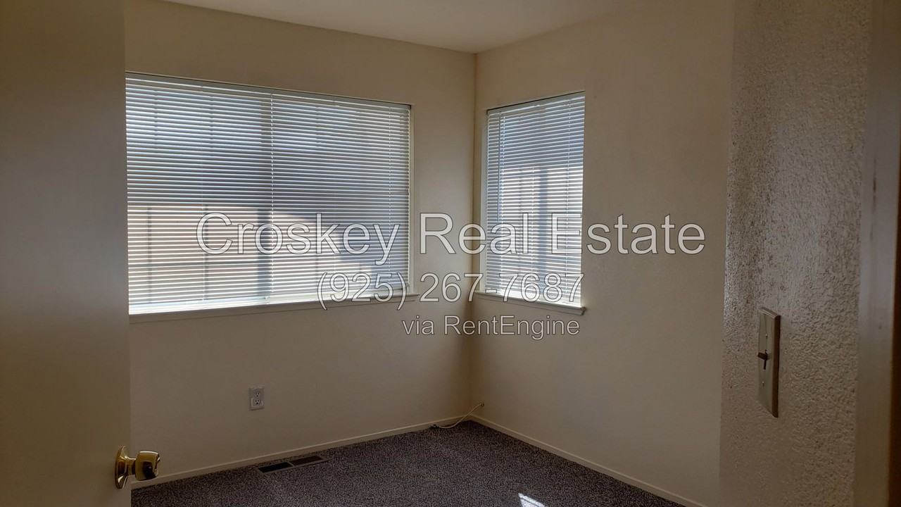 4717 Knollpark Cir - Photo 4 of 14