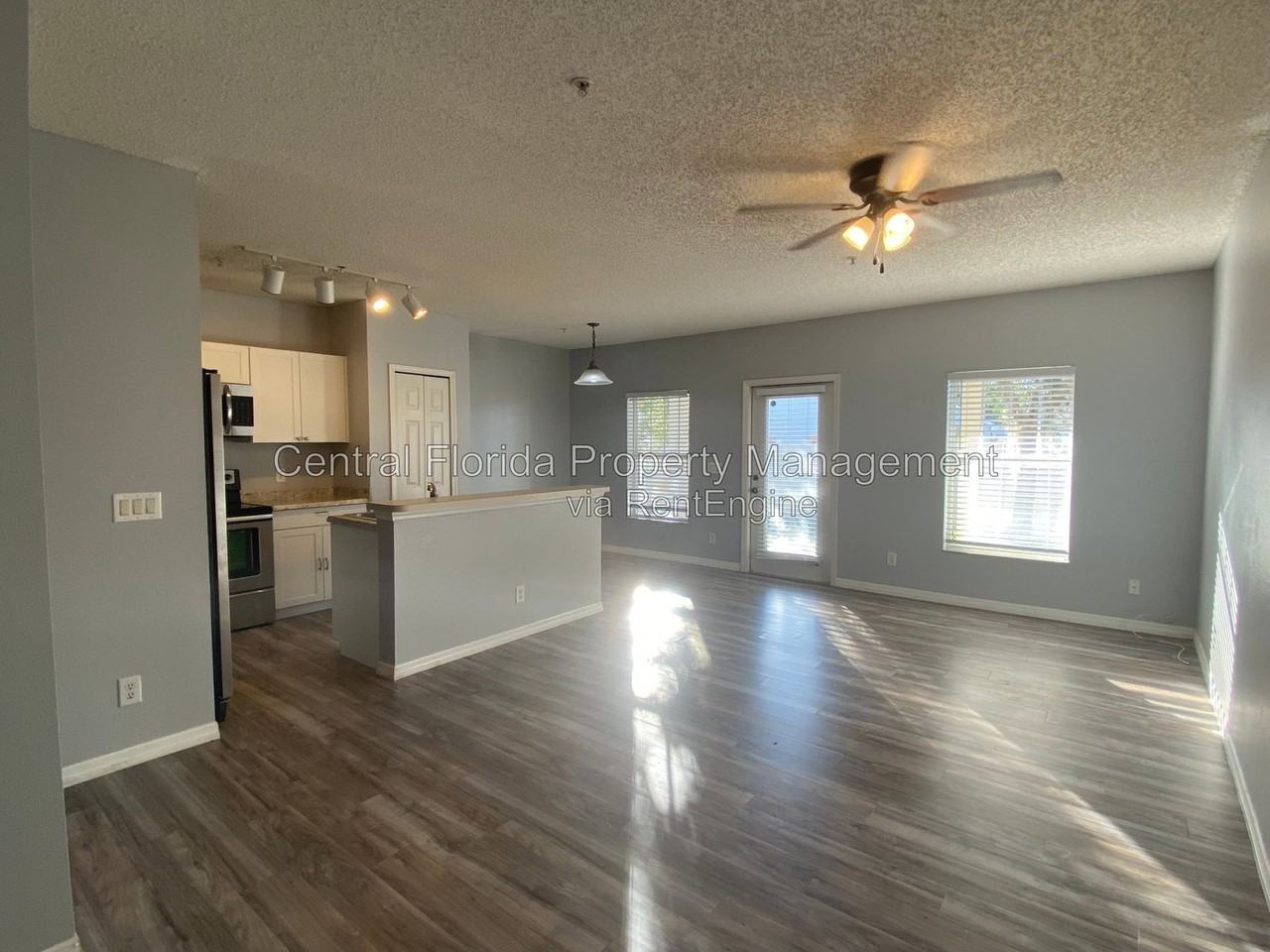 2076 Cypress Bay Blvd - Photo 3 of 32