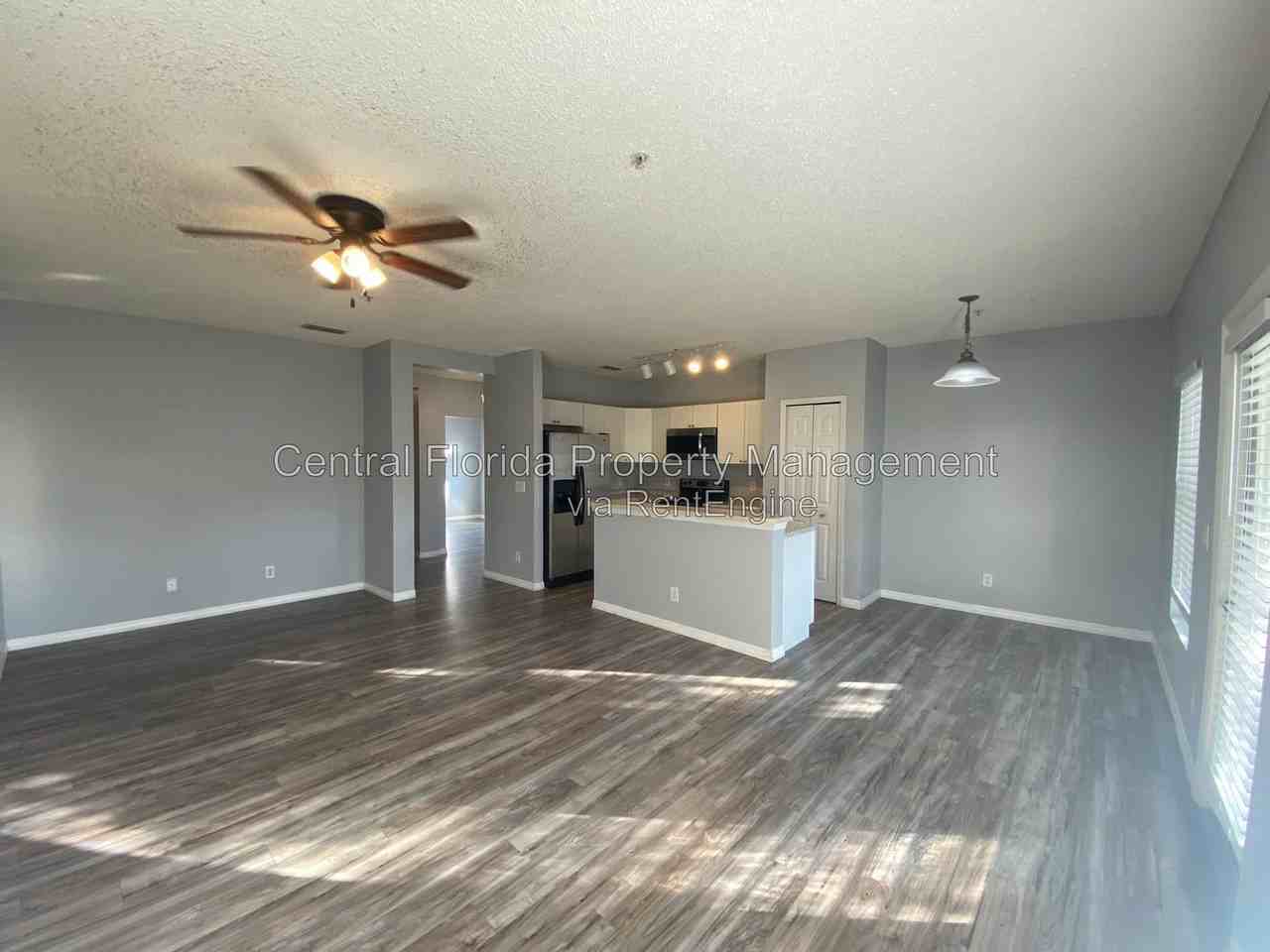 2076 Cypress Bay Blvd - Photo 4 of 32