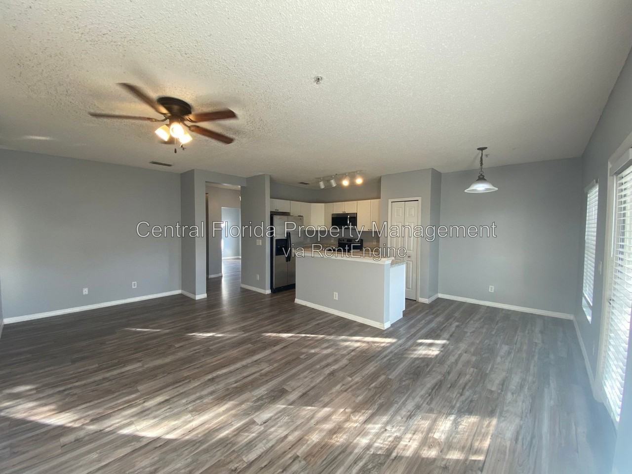 2076 Cypress Bay Blvd - Photo 5 of 32