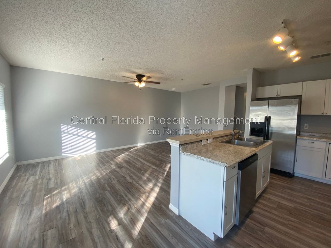 2076 Cypress Bay Blvd - Photo 6 of 32