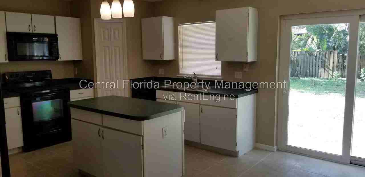 4040 Iveyglen Ave - Photo 3 of 5