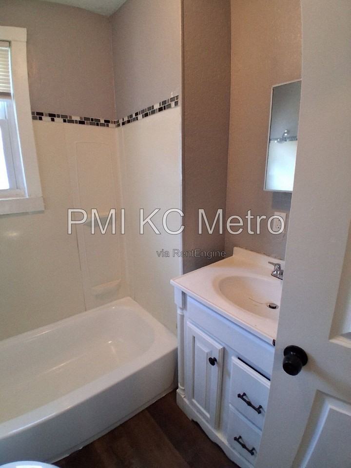 4607 Olive St - Photo 3 of 19