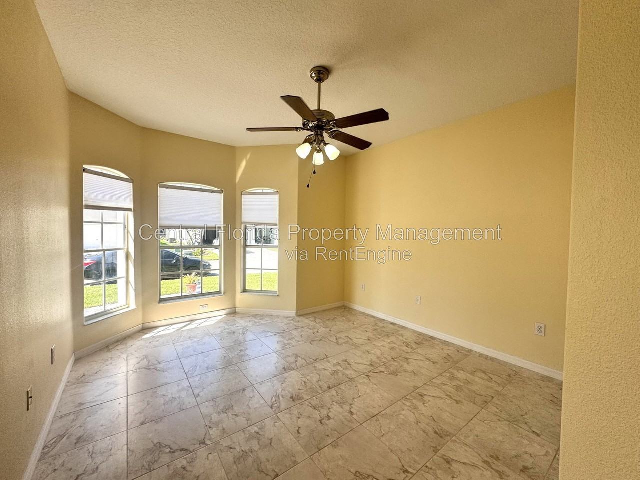 140 Moss Ln - Photo 2 of 26