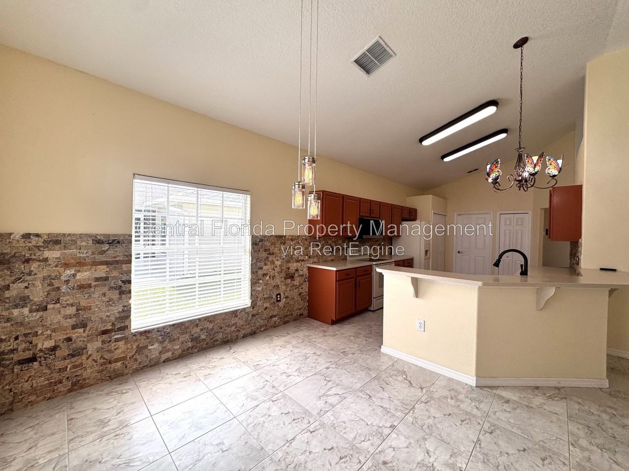 140 Moss Ln - Photo 7 of 26