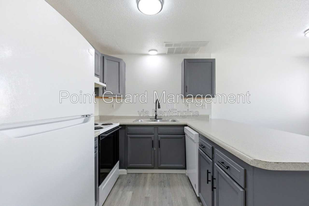 1806 S Cleveland Ave - Photo 5 of 27