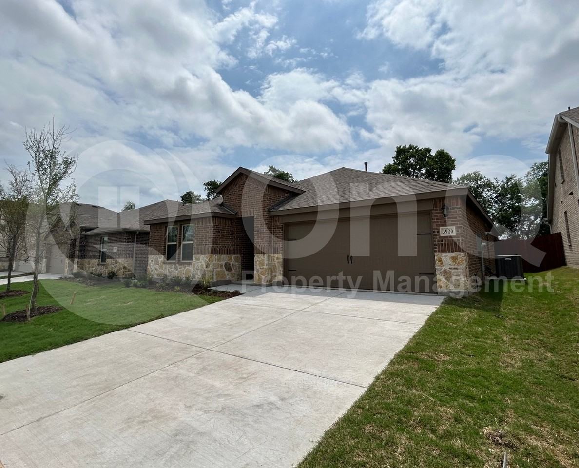 3920 Glastonbury Rd - Photo 3 of 23