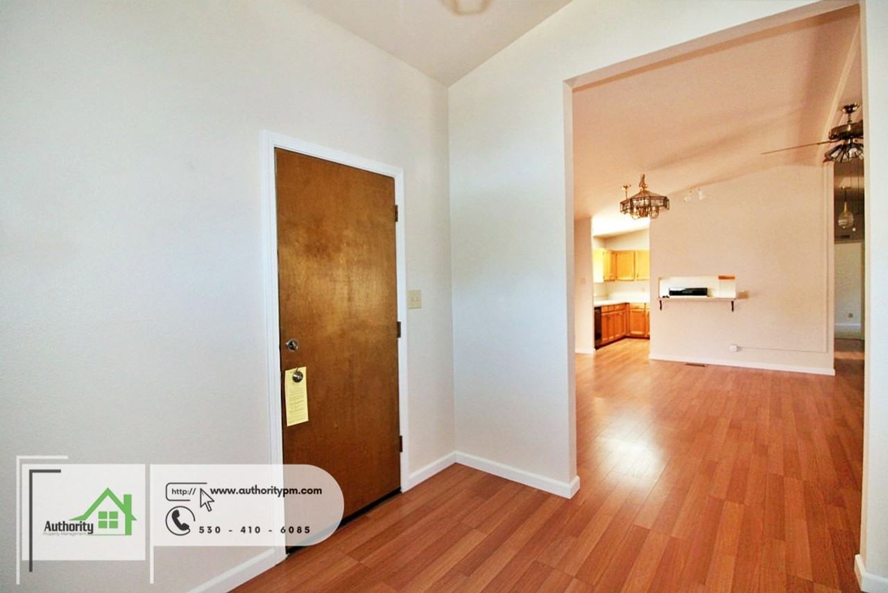 332 Mammoth Path - Photo 3 of 28