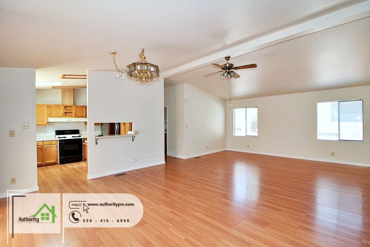 332 Mammoth Path - Photo 5 of 28