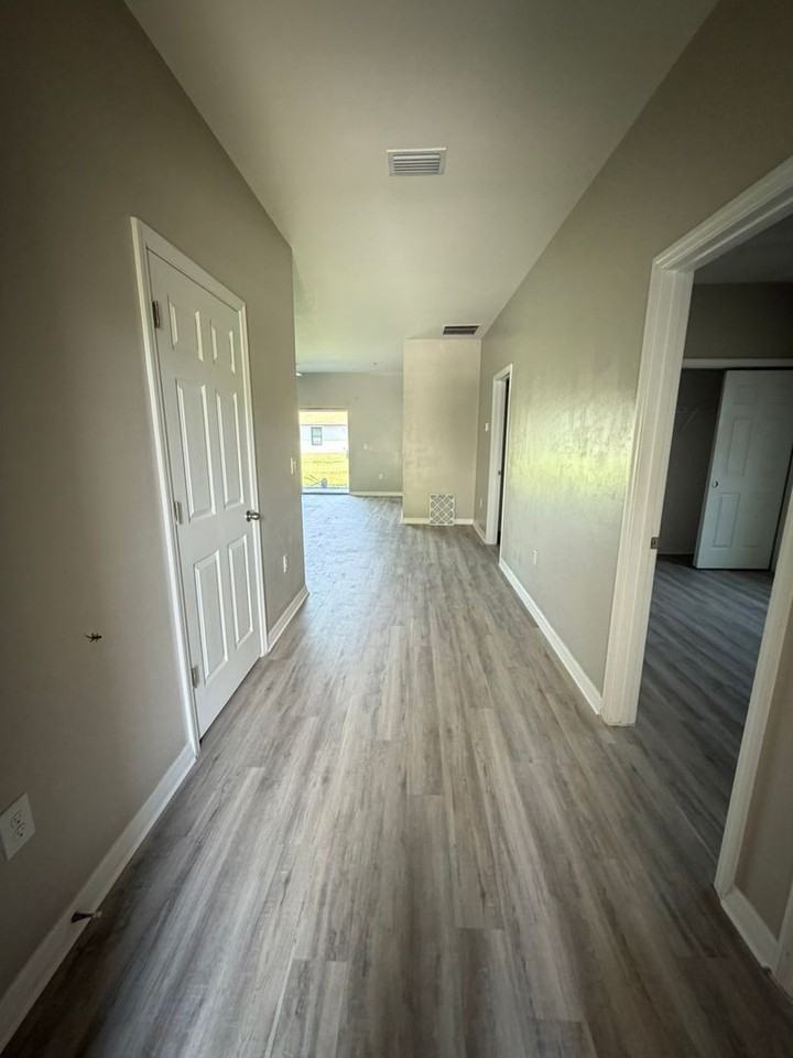 404 Ne 24th Pl - Photo 2 of 13