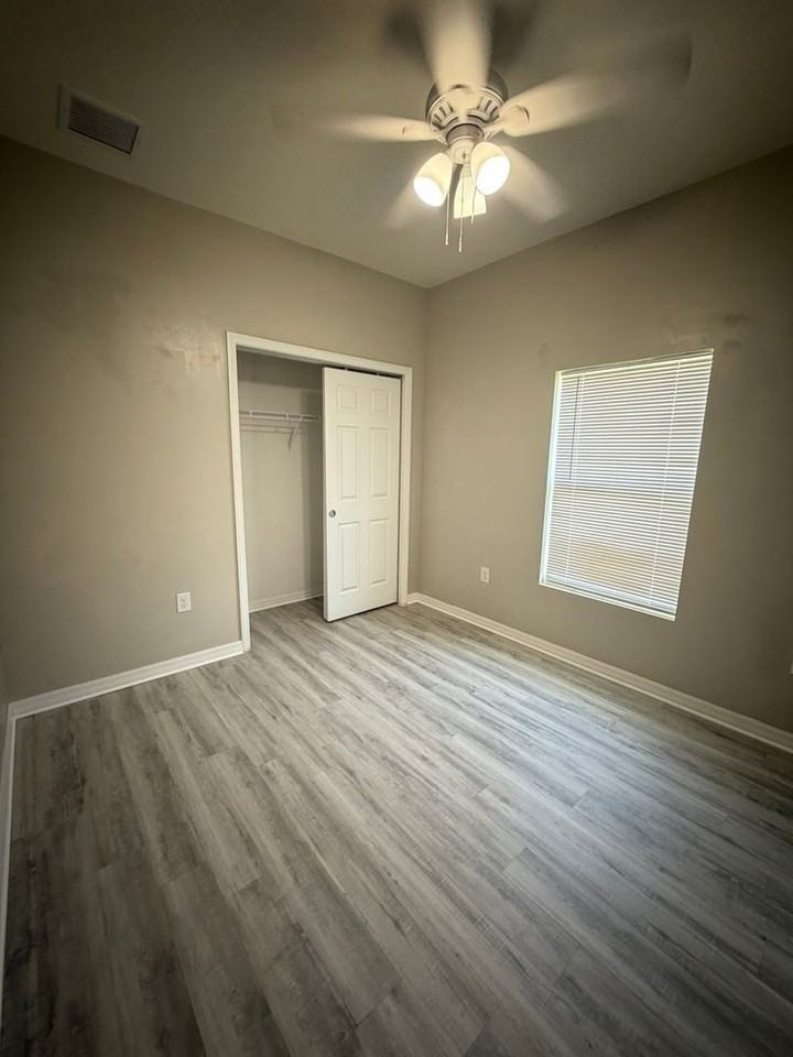 404 Ne 24th Pl - Photo 4 of 13